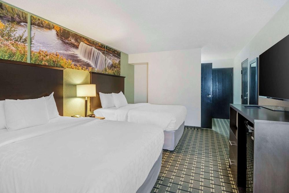 Clarion Pointe Jasper