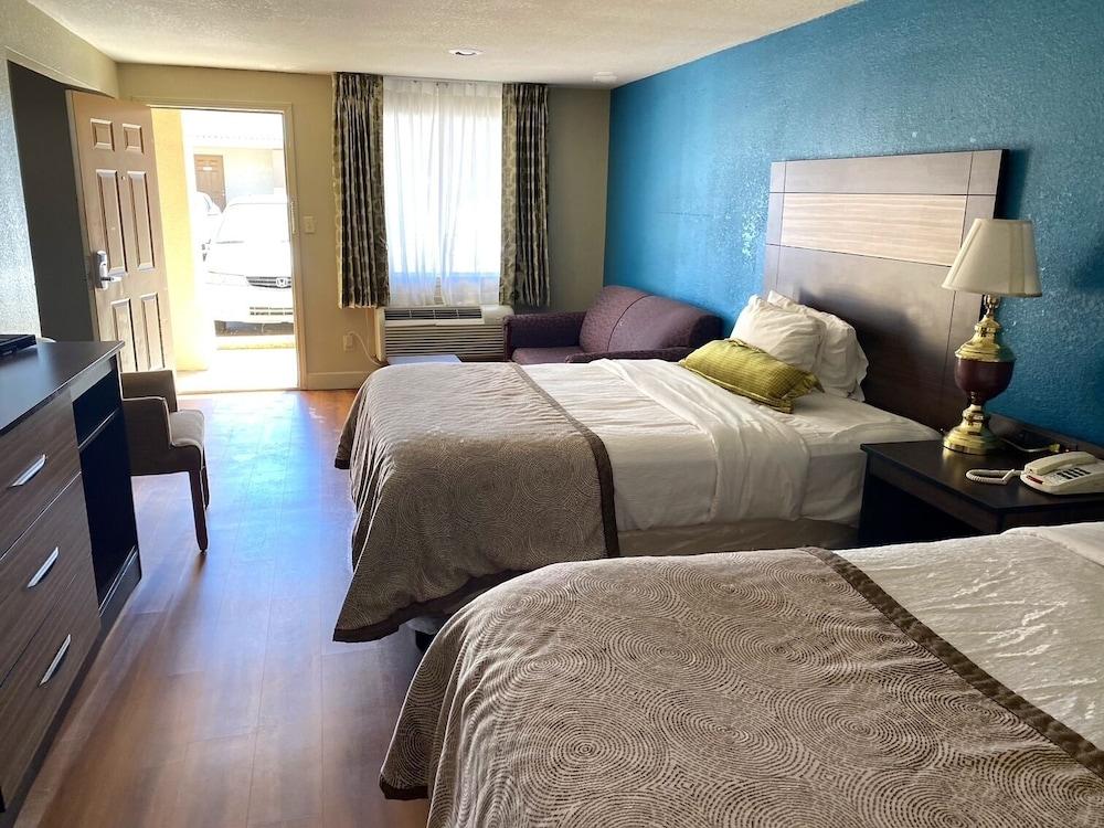 Stratford House Inn and Suites