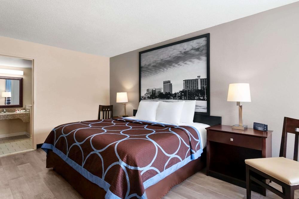 Super 8 by Wyndham Gulfport Airport NW/Near Biloxi
