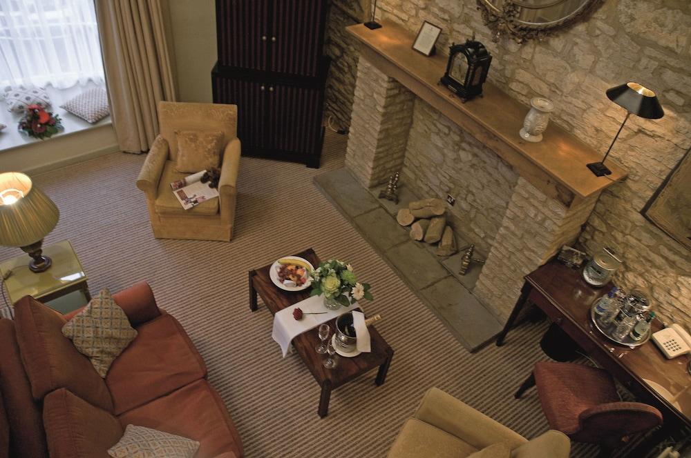 Macdonald Bear Hotel