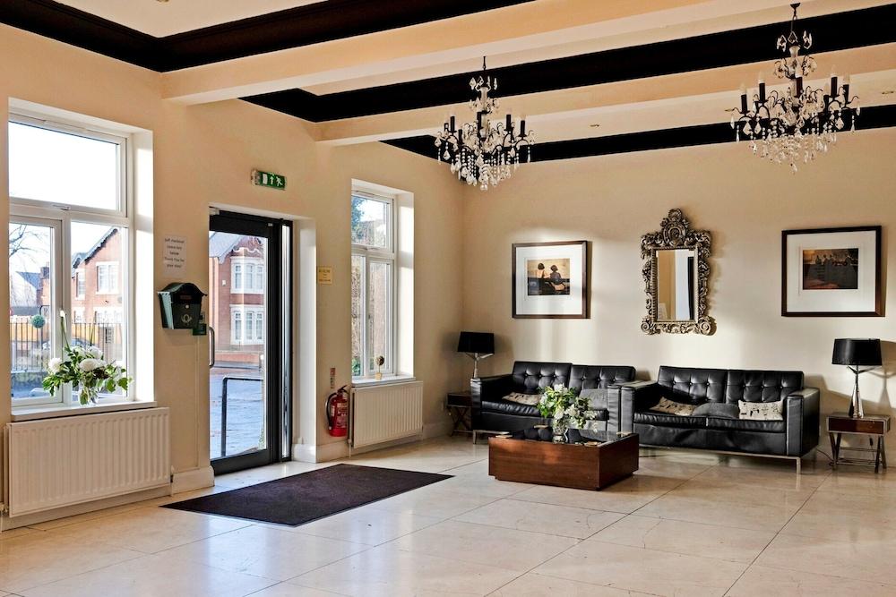 OYO The Baltimore Hotel