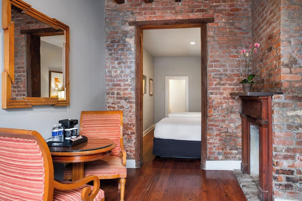 New Orleans Courtyard Hotel and Suites by the French Quarter