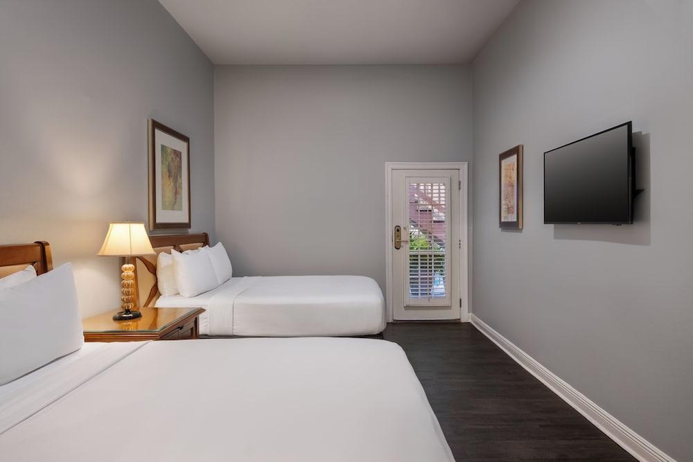 New Orleans Courtyard Hotel and Suites by the French Quarter