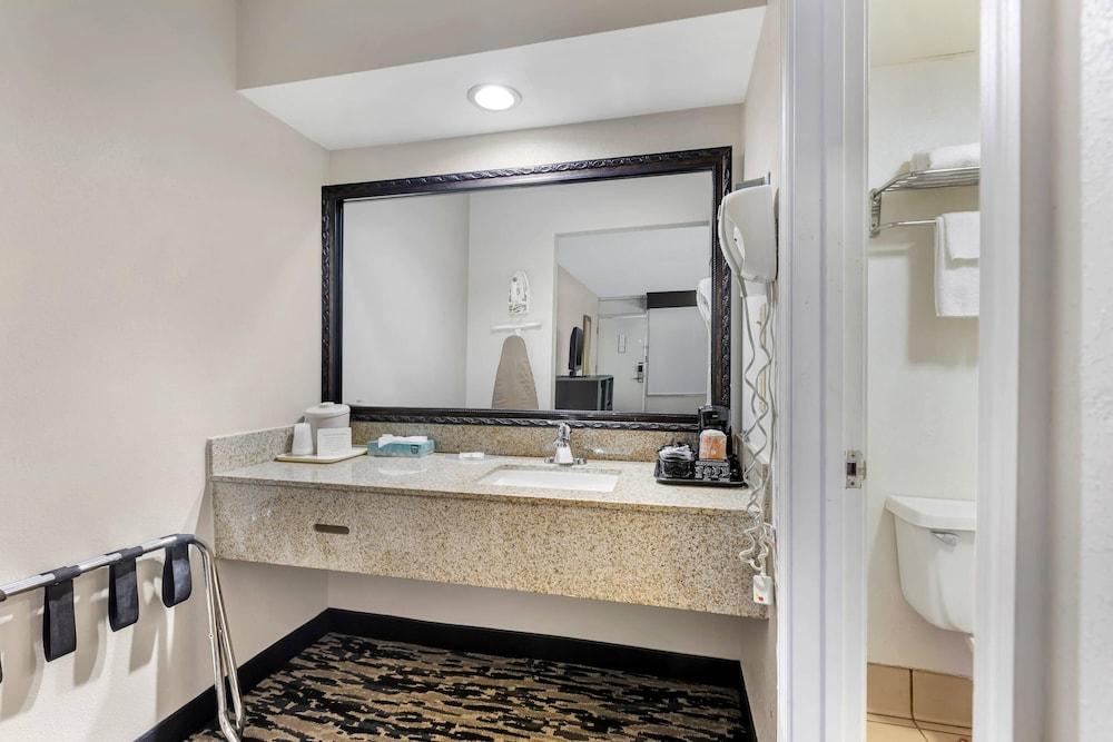 Quality Inn & Suites Easley - Greenville