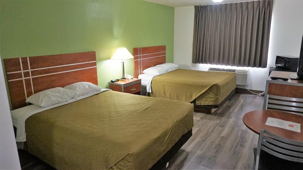 Econo Lodge Inn & Suites Pekin - Peoria Area