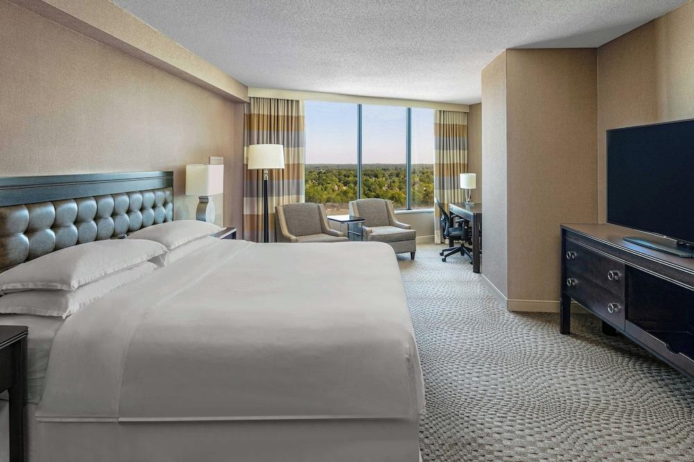 Sheraton Greensboro at Four Seasons