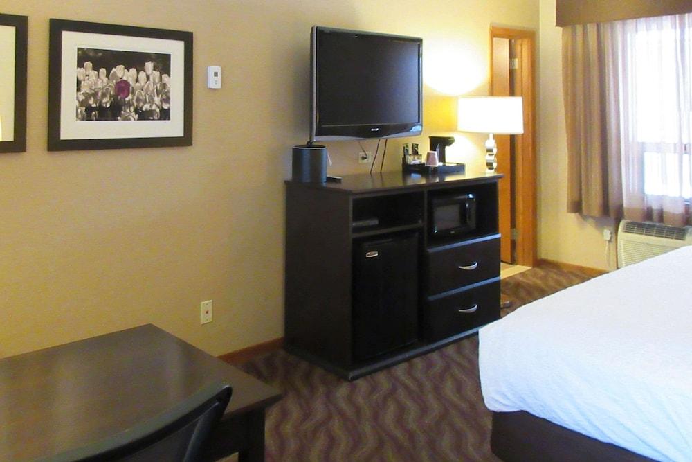 Quality Inn & Suites Detroit Lakes