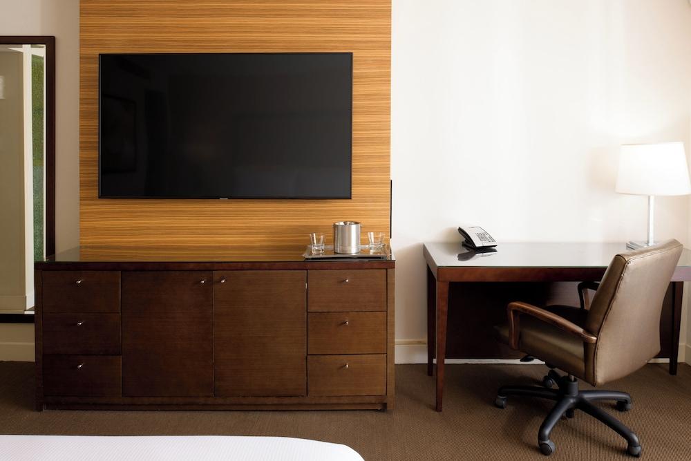 Hilton Waikiki Beach Resort & Spa