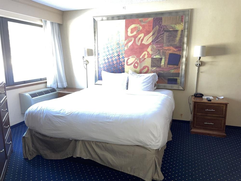 Howard Johnson by Wyndham Merrillville