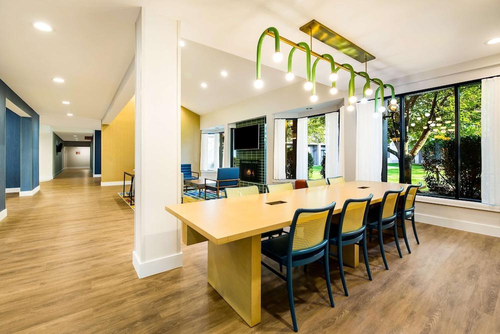 Sonesta Select Philadelphia Airport