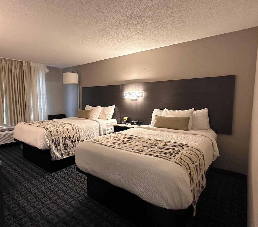 Wingate by Wyndham Dayton North