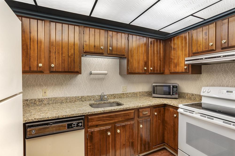 Best Western PLUS Morristown Inn-Florham Park