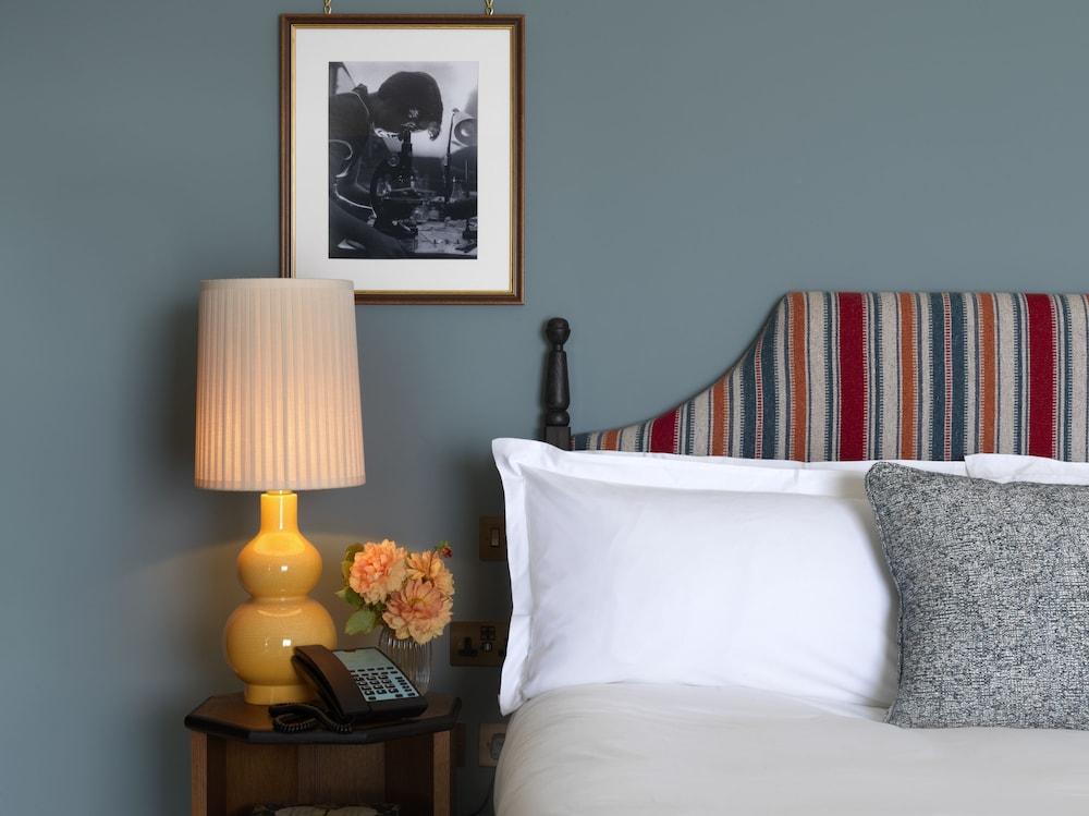 University Arms, Autograph Collection