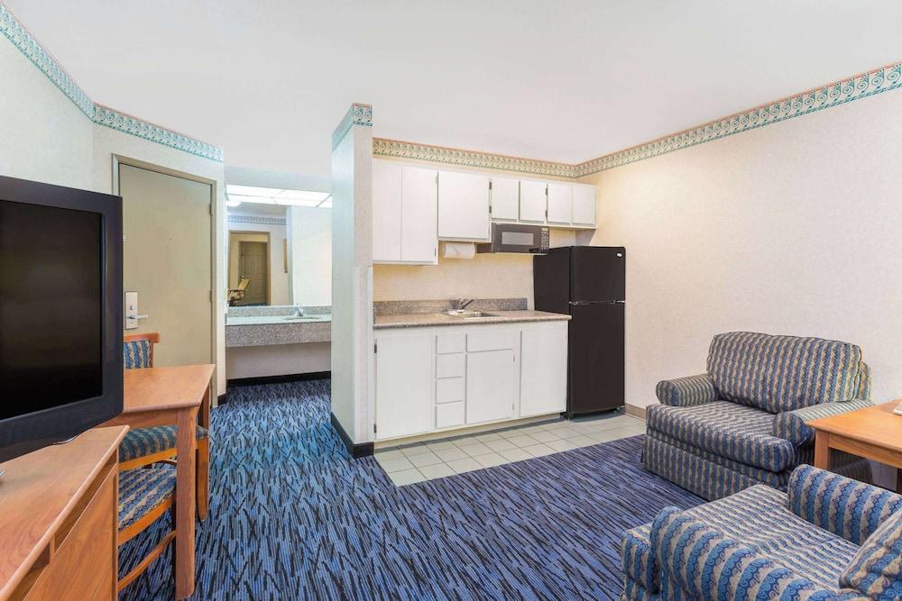 Ramada by Wyndham Kent Seattle Area