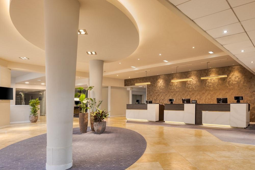 DoubleTree by Hilton Manchester Airport