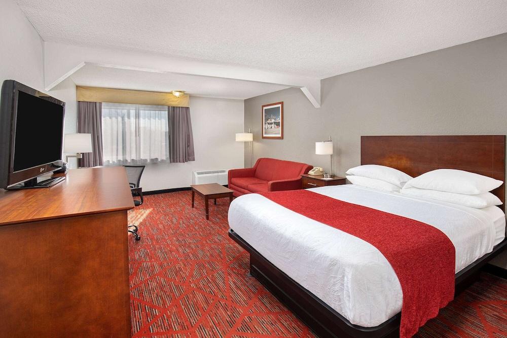 Ramada by Wyndham Bowling Green