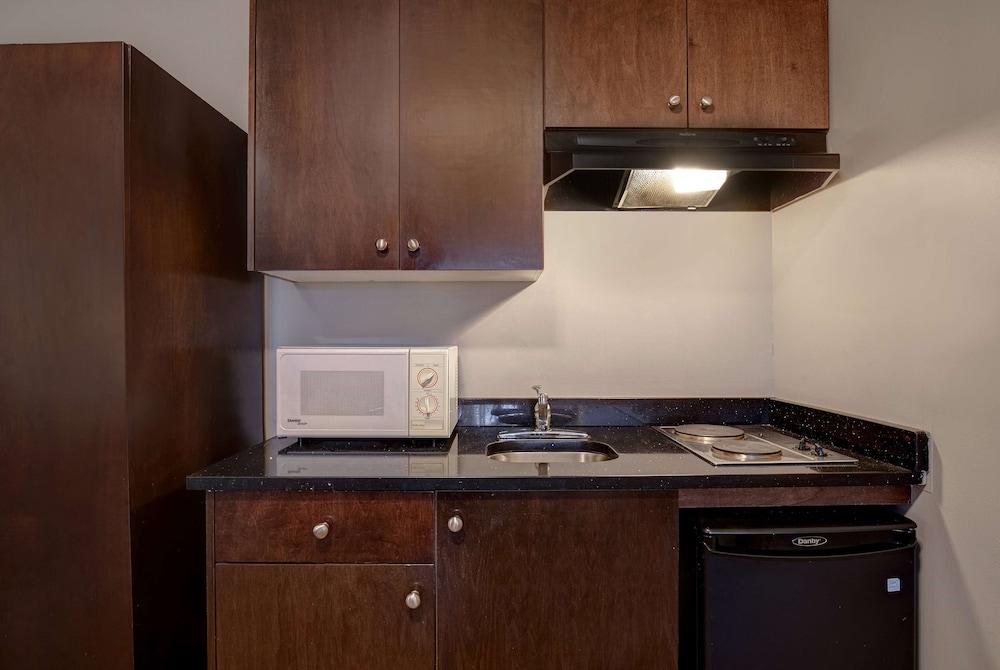 Days Inn by Wyndham Vernon