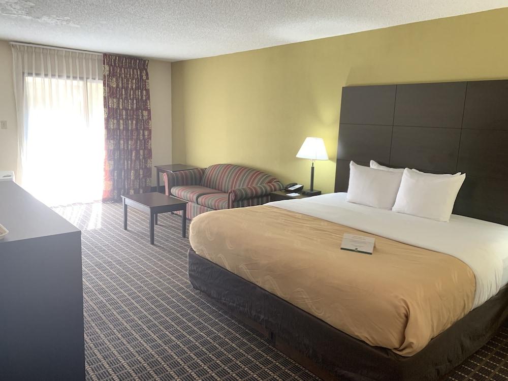 Quality Inn & Suites Pensacola Bayview