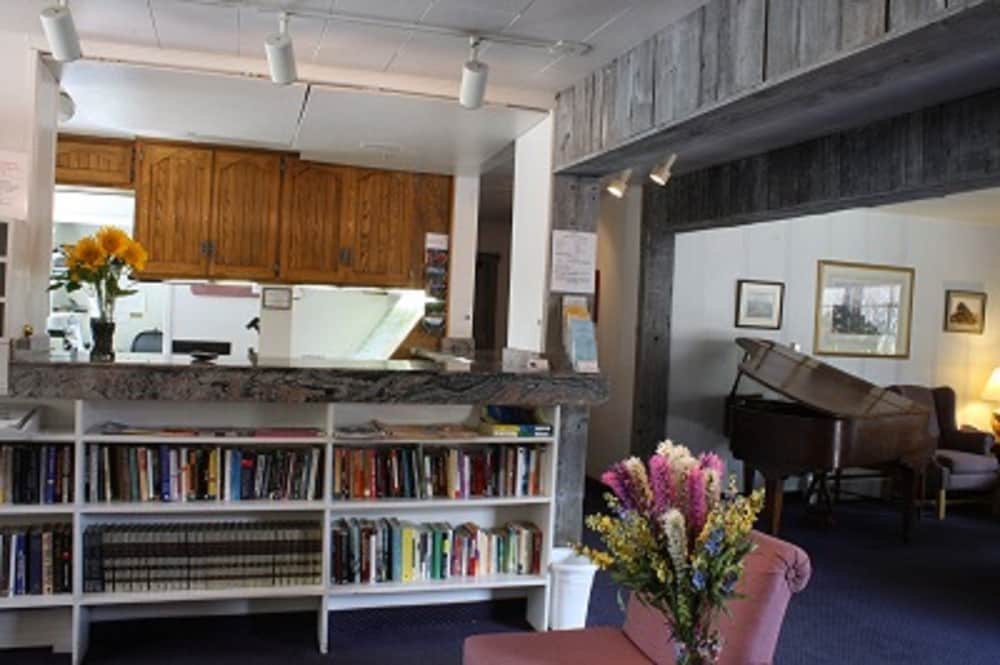 St. Moritz Lodge & Condominiums