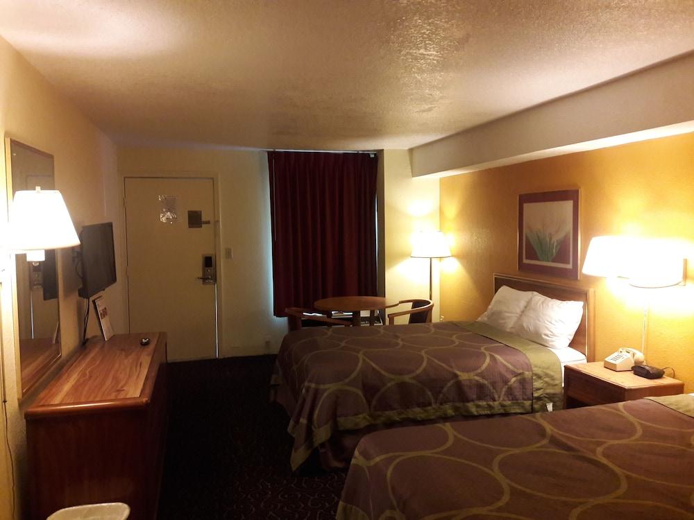 Super Inn Williamsburg