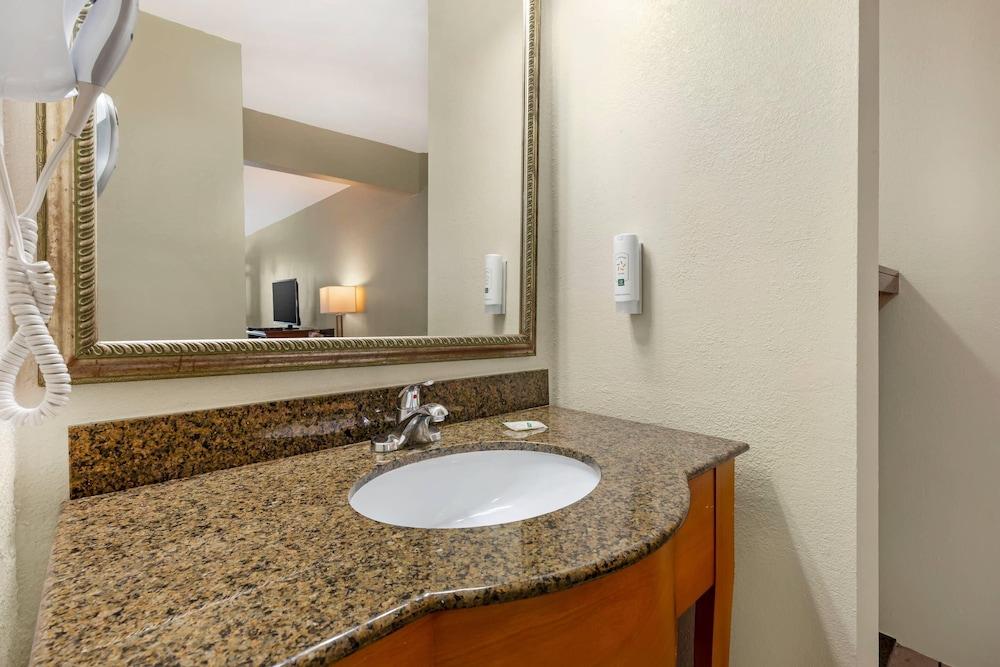 Quality Inn Lumberton North