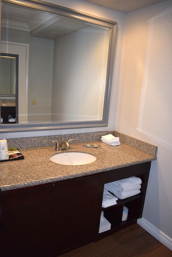 Best Western Moreno Hotel & Suites