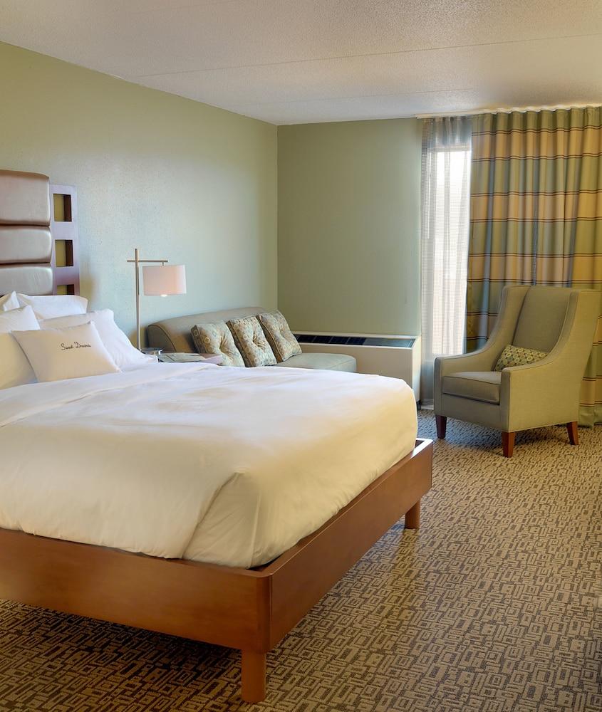 DoubleTree by Hilton Collinsville - St. Louis