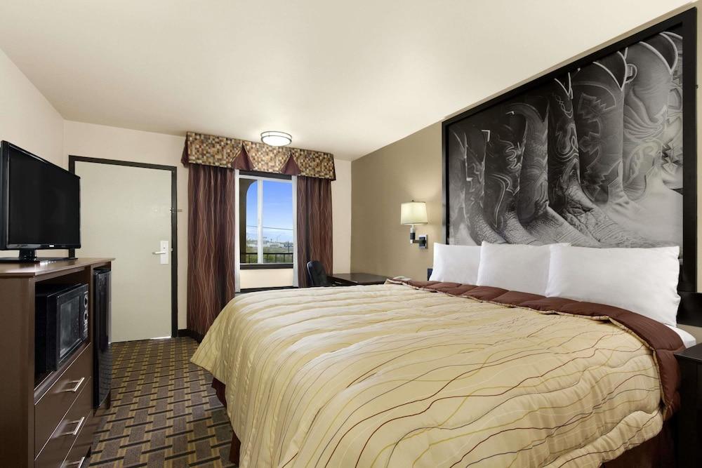 Super 8 by Wyndham Fort Worth TX