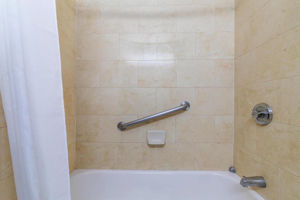 Motel 6 Dallas, TX – Downtown