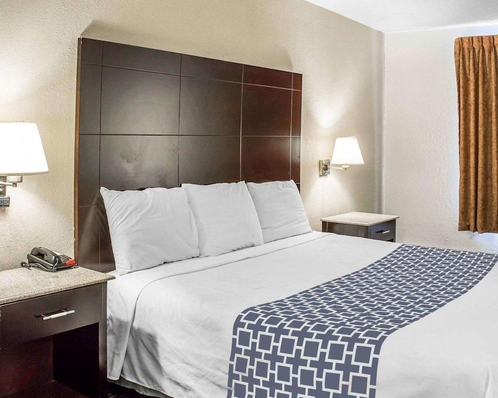 Econo Lodge Scranton near Montage Mountain