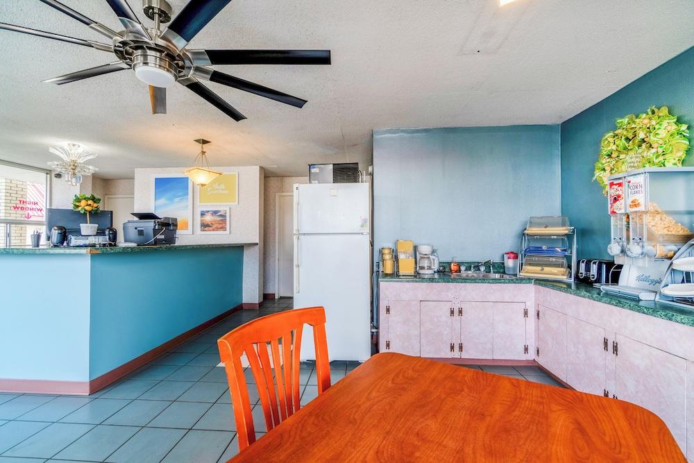 Ozark Junction mountain view by OYO