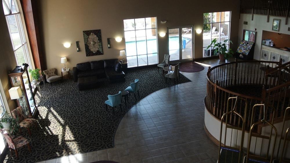 Quality Inn & Suites Carthage near Precious Moments Chapel