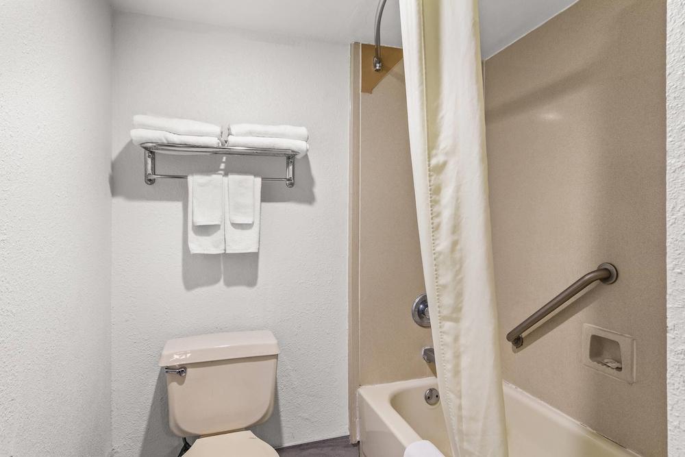 Quality Inn Jacksonville - Orange Park near Naval Air Station