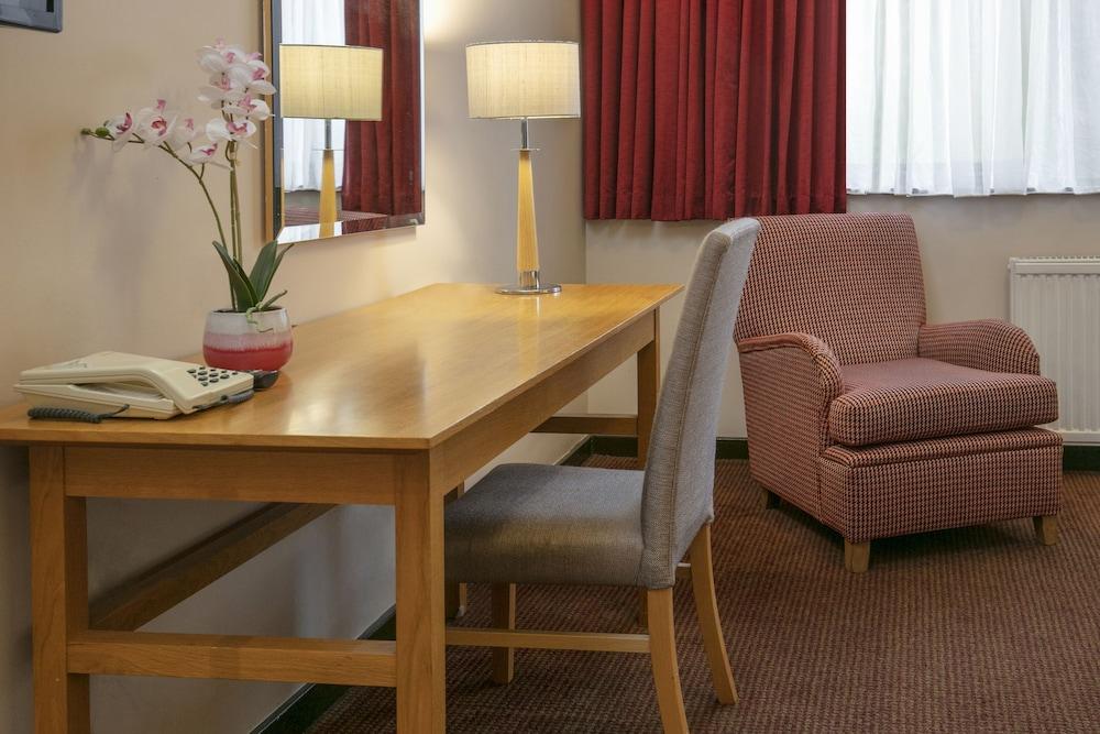 Stratford Manor Hotel