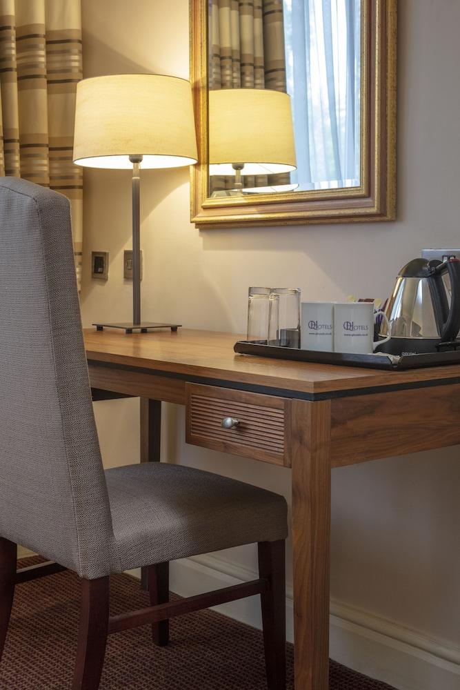 Stratford Manor Hotel