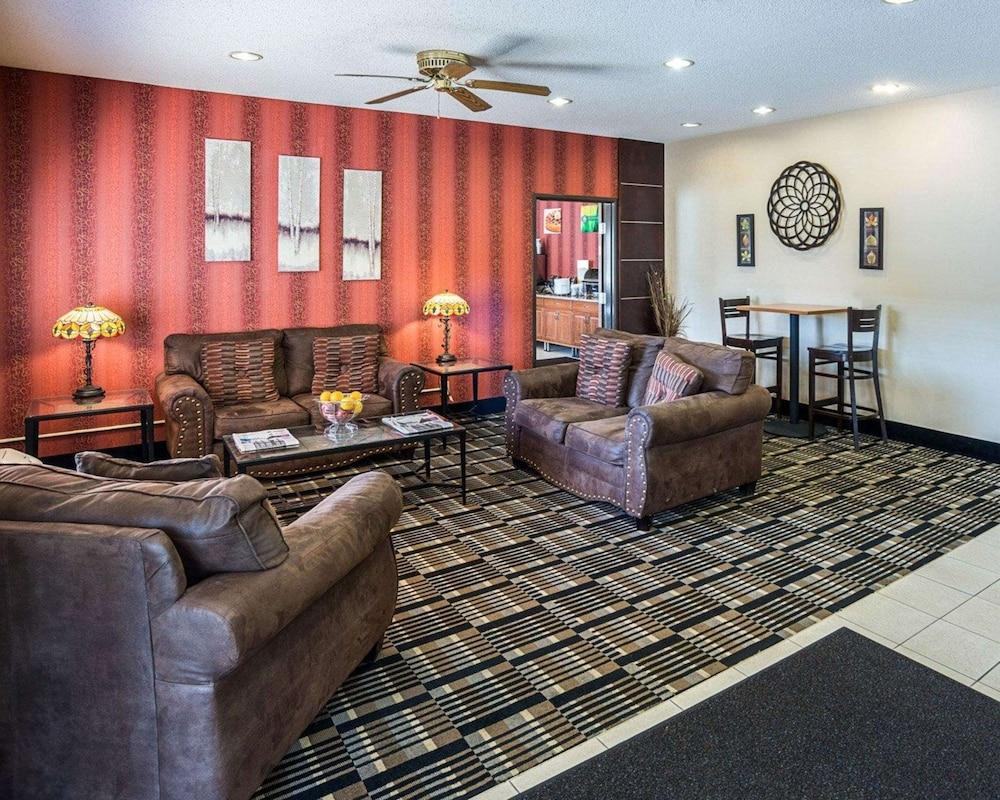 Quality Inn Brooklyn Center