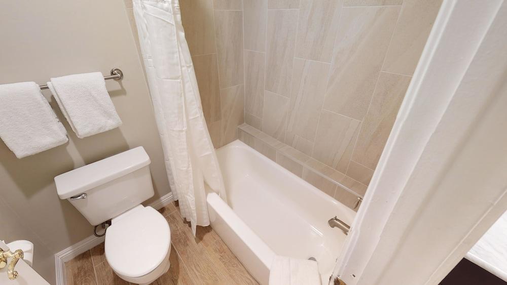 Chase Suite Hotel Newark-Fremont