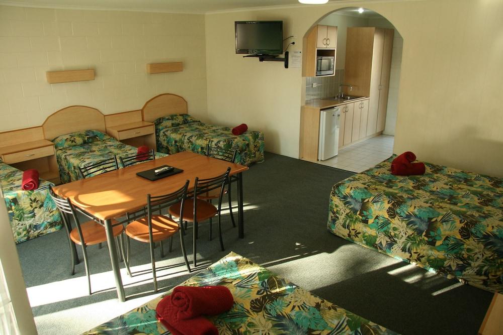 Colonial Court Motor Inn