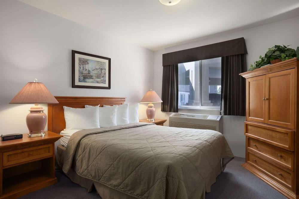 Super 8 by Wyndham West Kelowna BC