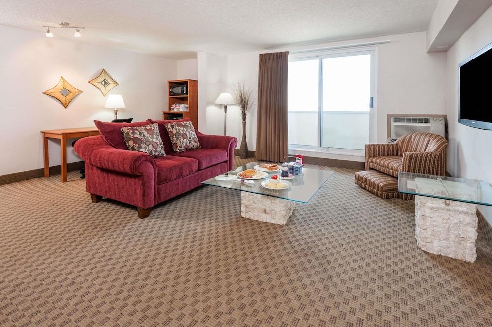 Ramada by Wyndham Edmonton South