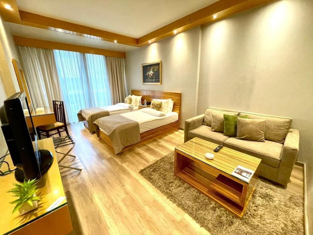 Imperial Suites Hotel