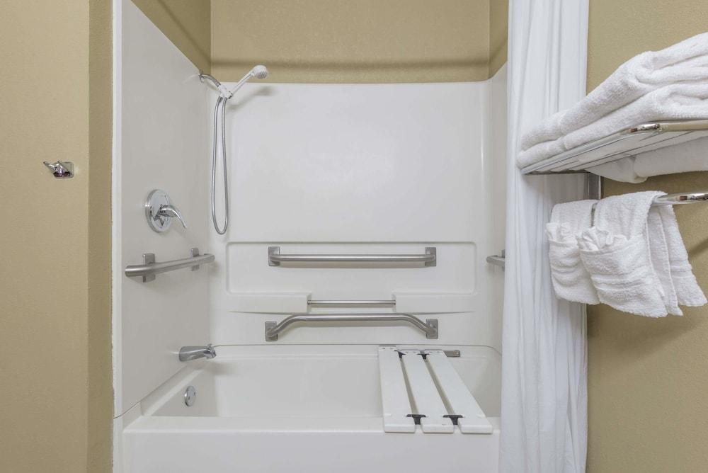 Microtel Inn & Suites by Wyndham West Chester