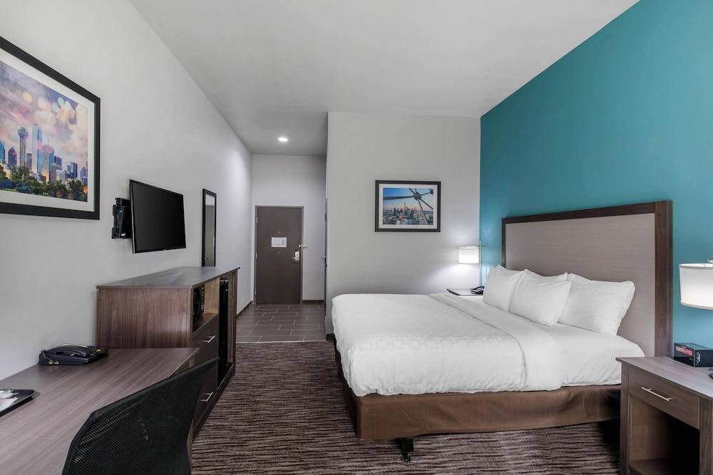 Clarion Inn & Suites DFW North