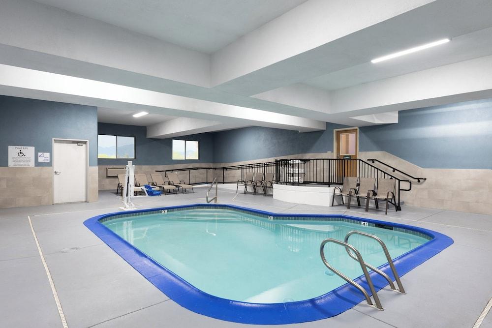 Holiday Inn Express Redding North by IHG