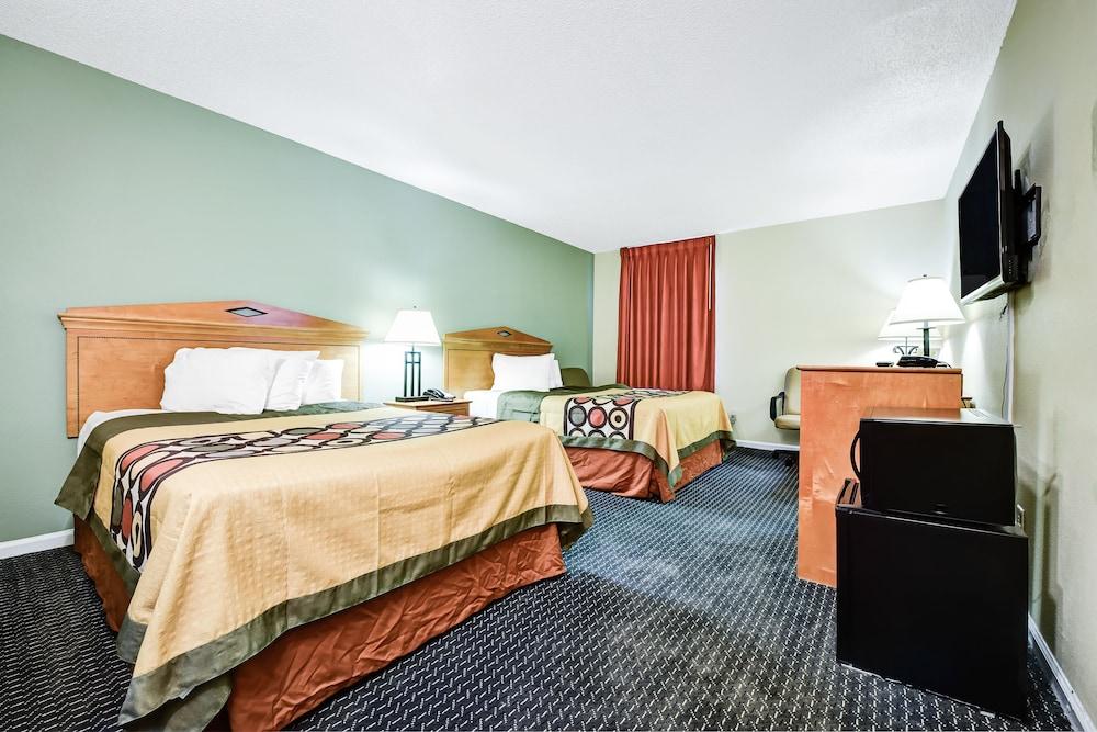 Super 8 by Wyndham Manning