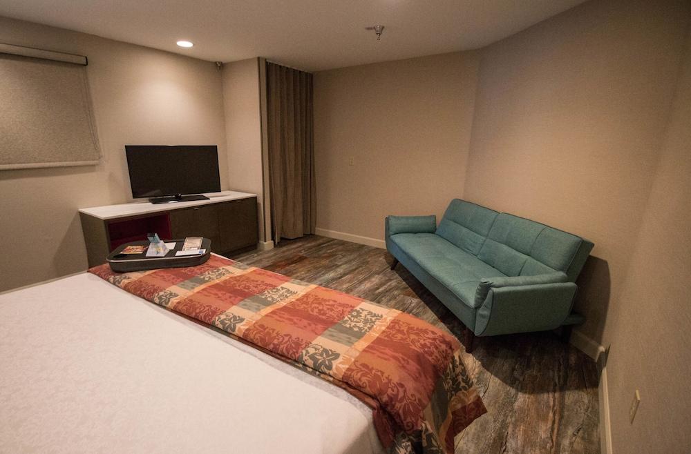 Empeiria High Sierra Hotel