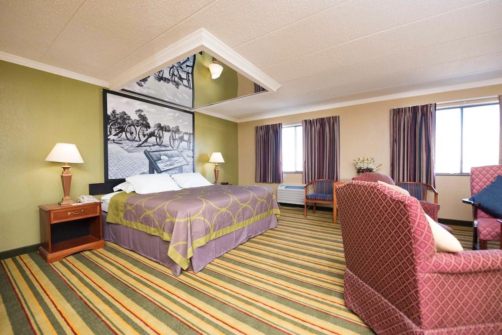 Super 8 by Wyndham Frederick