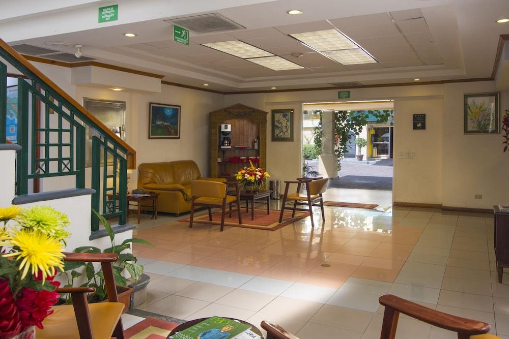 Apartotel & Suites Villas del Rio