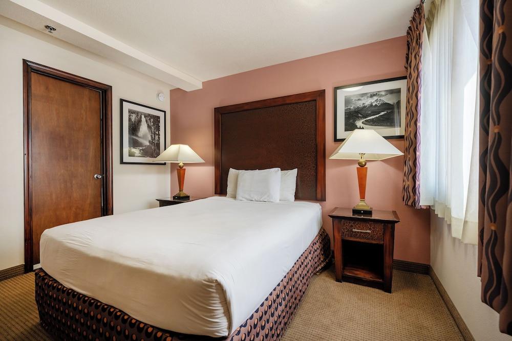 District Hotel by OYO Portland Convention Center