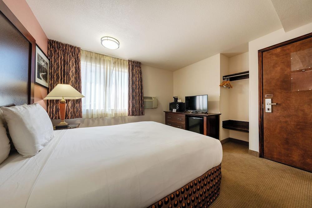 District Hotel by OYO Portland Convention Center